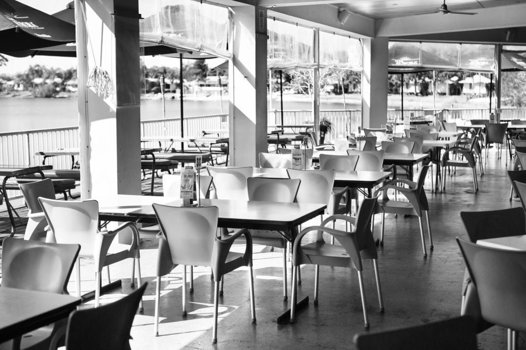 Nightcap At Waterfront Hotel Maroochydore Bagian luar foto