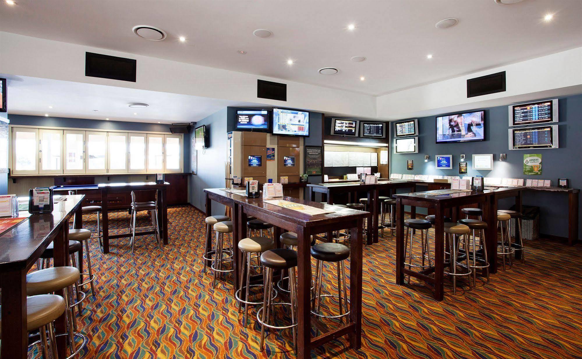 Nightcap At Waterfront Hotel Maroochydore Bagian luar foto