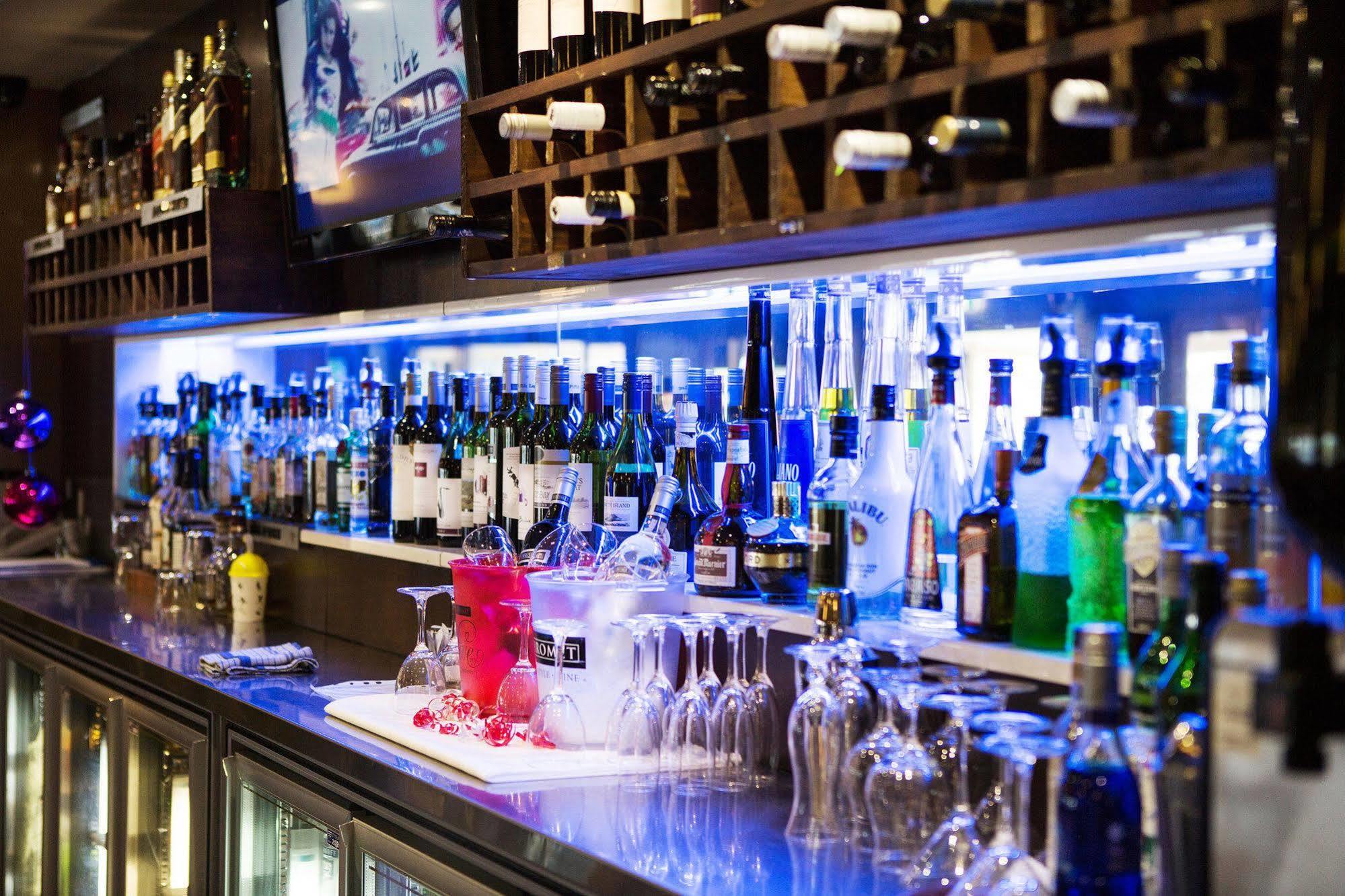 Nightcap At Waterfront Hotel Maroochydore Bagian luar foto